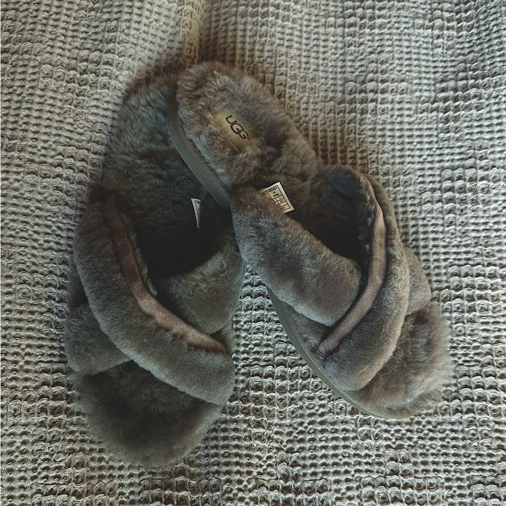 UGG Slippers, Criss Cross Taupe/Grey Genuine Shearling Slip On Slides. Size 11